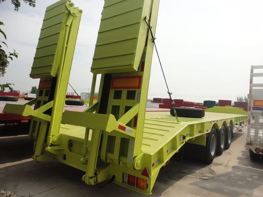 CIMC HUAJUN 3-assige zware lage-bed half-trailer met hydraulische oprit Maximale nuttige lading 70TON