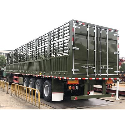 Semi-truck-aanhangwagen met hek en tralies met hoofddraai T700/Q345 van staal